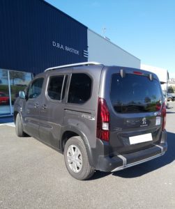 Véhicule pour personne handicaper Peugeot Rifter Gris