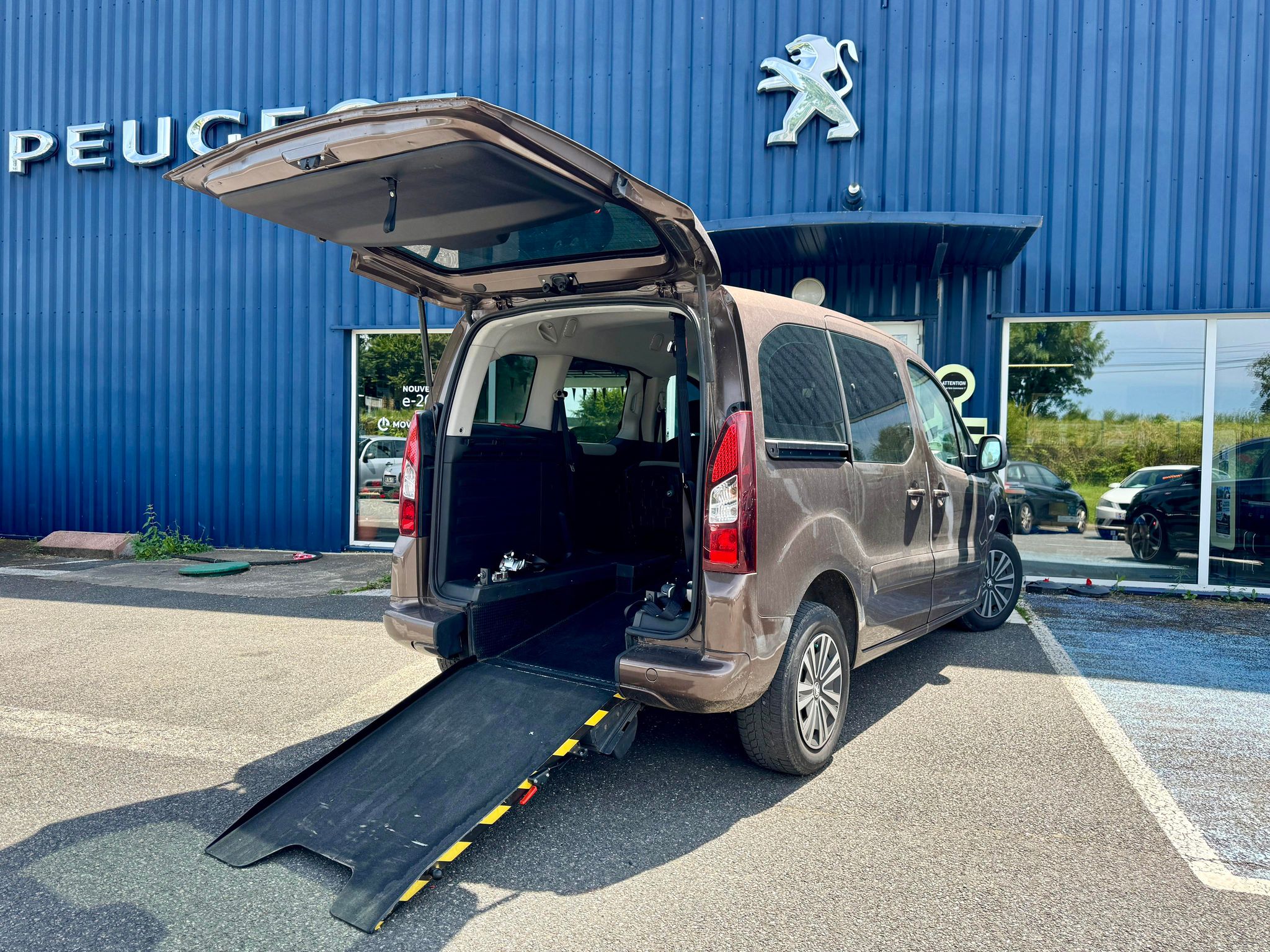 VEHICULE DECAISSE TPMR A LOUER EN AVEYRON (5)