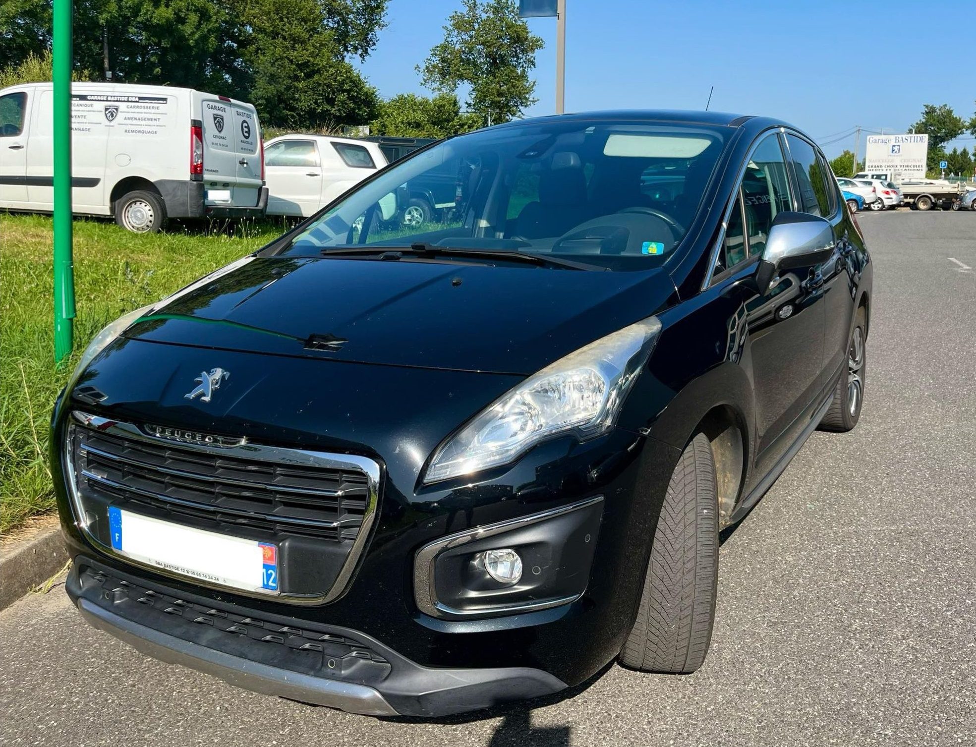 PEUGEOT 3008 NOIR (1)