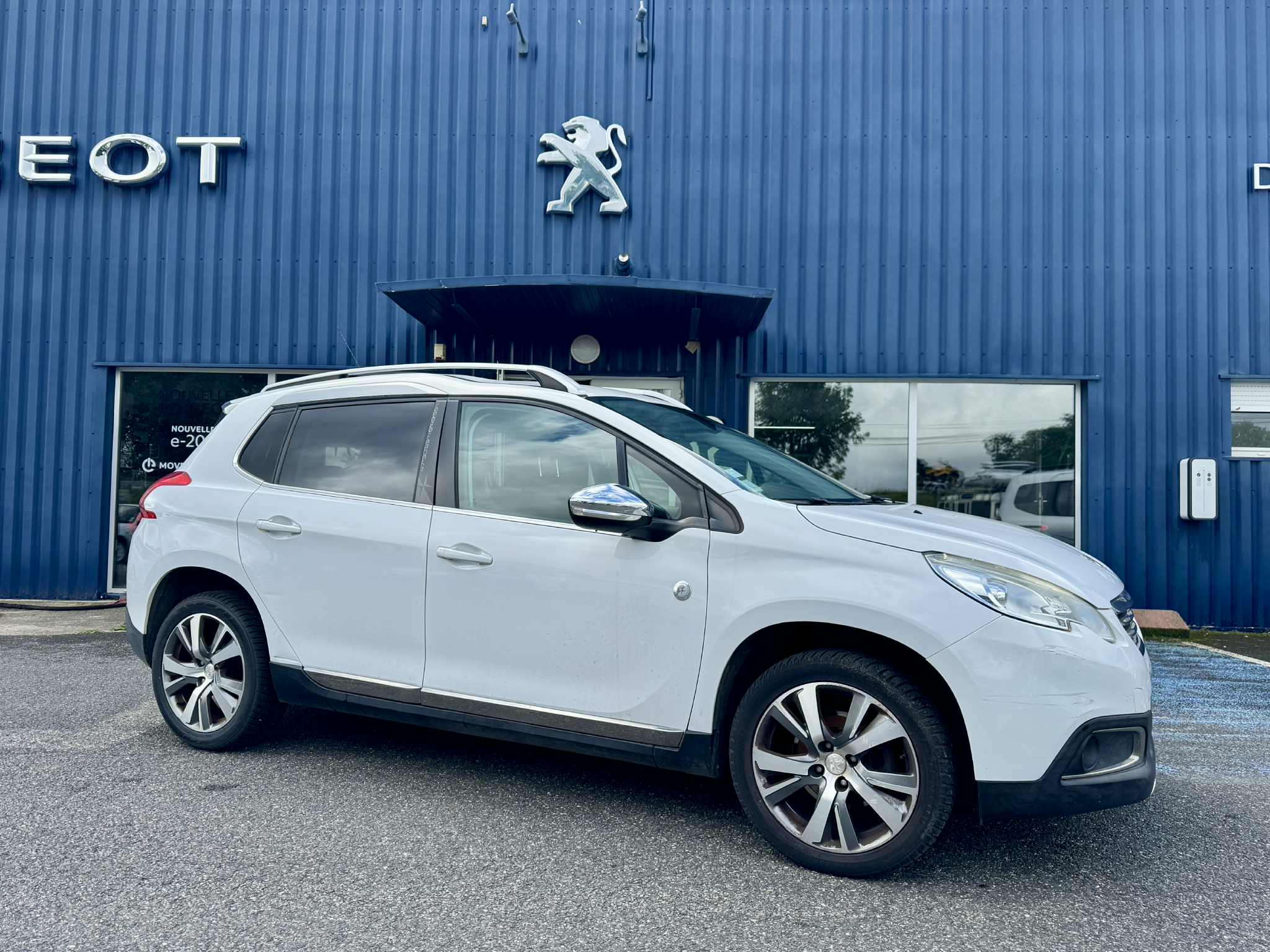 PEUGEOT 2008 1.2i THP 130 Crossway - MOTEUR NEUF PEUGEOT 2008 1.2i THP 130 Crossway - MOTEUR NEUF