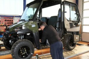 Aménagement quad boule au volant et levier accélérateur frein