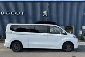 FORD CUSTOM PMR neuf pour deux fauteuils roulants